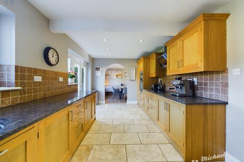 5 bedroom detached house for sale, Meadoway, Hartwell