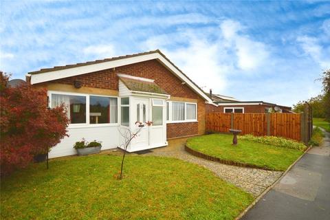 3 bedroom bungalow for sale - Broom Knoll, East Bergholt, Colchester, Suffolk, CO7