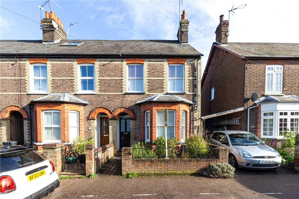 Cowper Road, Harpenden, Hertfordshire 2 bed end of terrace house for