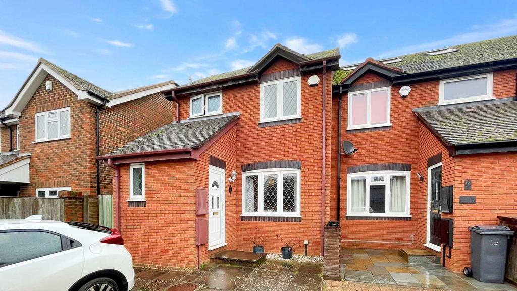 Groves Close, Bourne End SL8 3 bed end of terrace house for sale £450,000