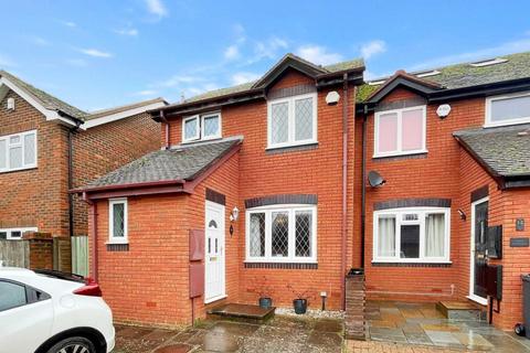 3 bedroom end of terrace house for sale, Groves Close, Bourne End SL8