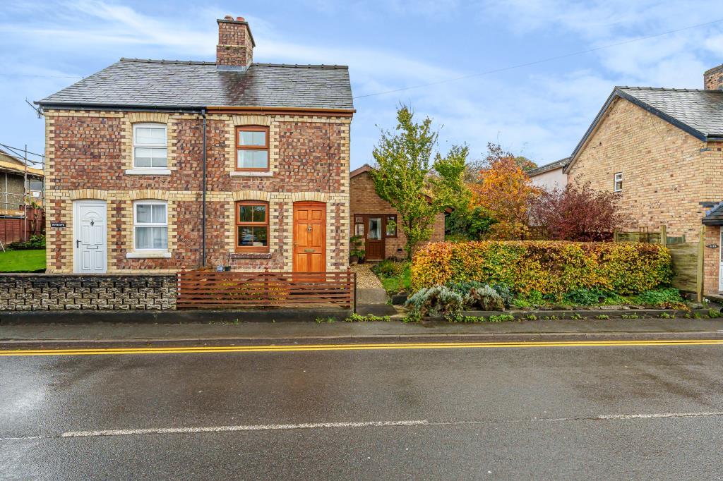 Tremont Road, Llandrindod Wells, LD1 2 bed terraced house for sale £