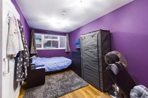24 Azalea Gardens, Quedgeley, Gloucester, GL2 4GA