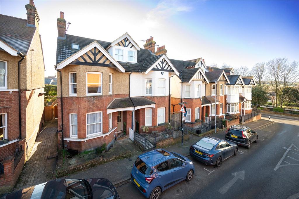 Britton Avenue, St. Albans... 4 bed semidetached house for sale £