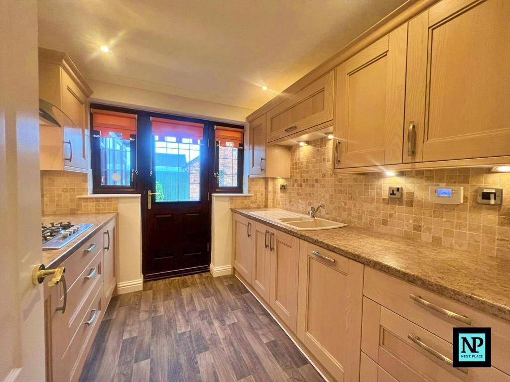 Brewster Close, Fazeley, B78 2 bed detached bungalow £1,195 pcm (£276 pw)