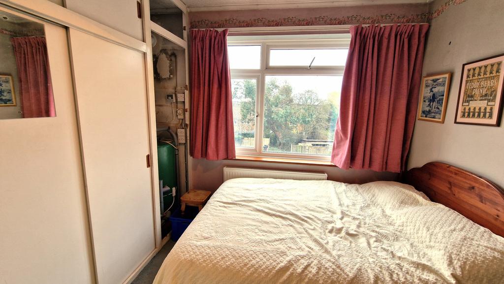 Rear bedroom