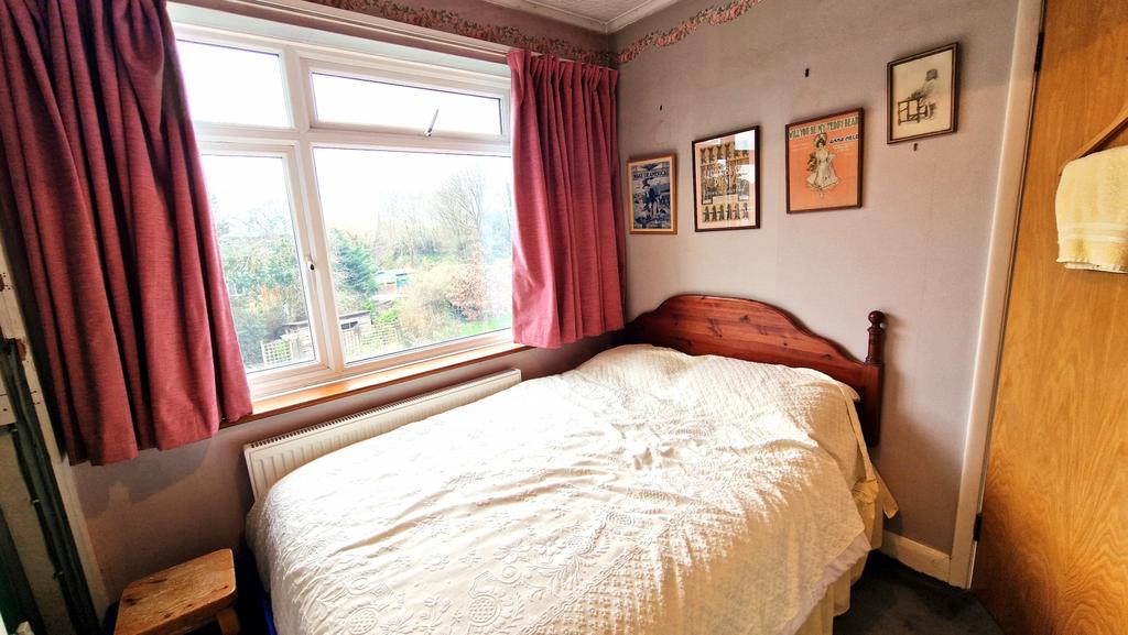 Rear bedroom