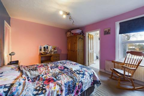 101 Crawley Road, Horsham, RH12 4DS