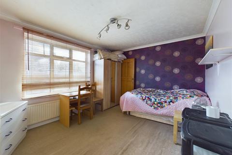 101 Crawley Road, Horsham, RH12 4DS