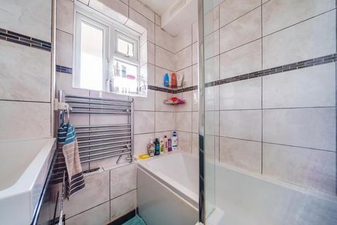 3 bedroom flat for sale, Colney Hatch,  Muswell Hill,  N10