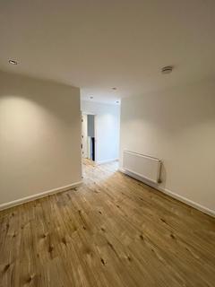 2 bedroom apartment to rent, High St, Penge, SE20