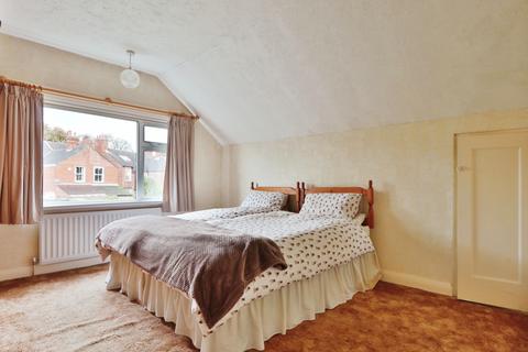 3 bedroom semi-detached house for sale, Kingtree Avenue, Cottingham, HU16 4DR