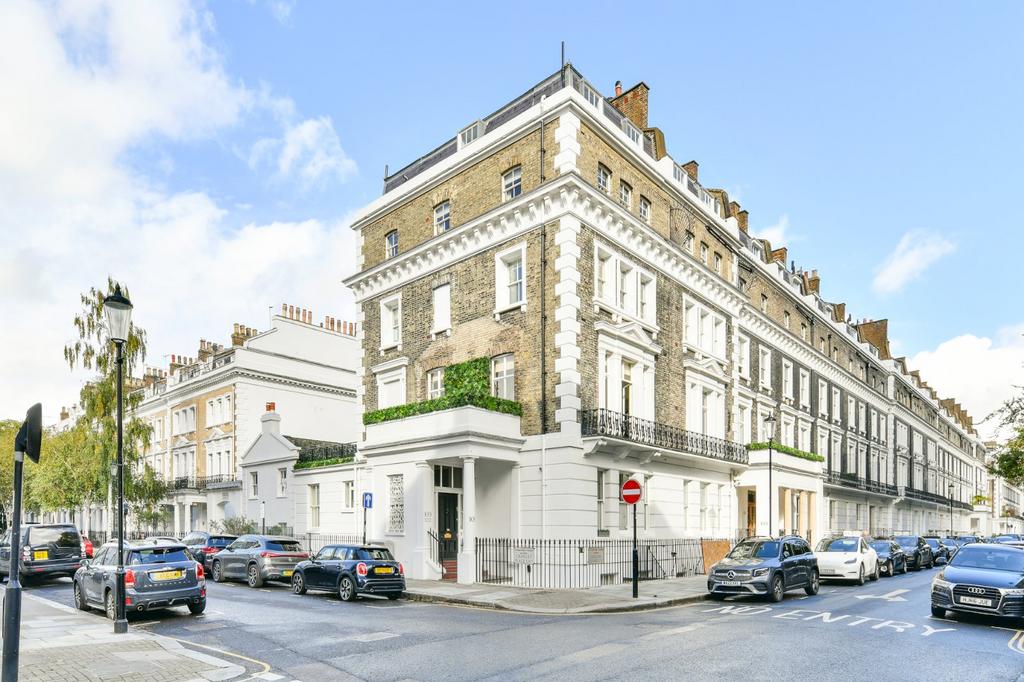 Onslow Square, London 2 bed flat for sale £1,395,000