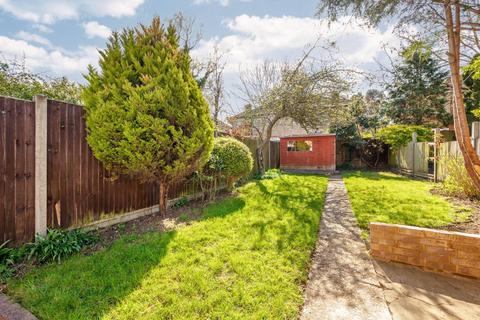 3 bedroom semi-detached house to rent - Walton Drive, Harrow, HA1