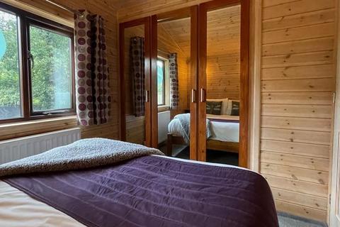 2 bedroom lodge for sale, Fordingbridge, The New Forest Hampshire