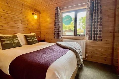 2 bedroom lodge for sale, Fordingbridge, The New Forest Hampshire