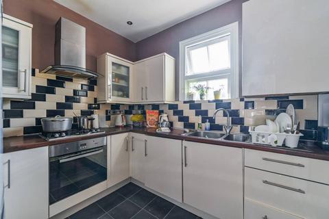 2 bedroom flat for sale - Beatrice Avenue, Norbury, London, SW16