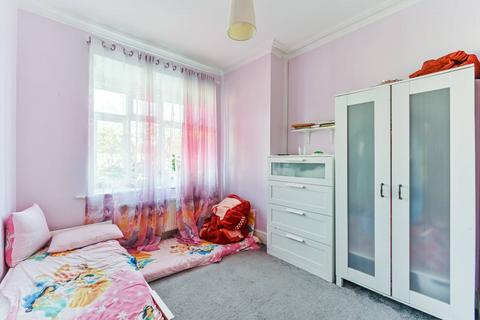 2 bedroom flat for sale - Beatrice Avenue, Norbury, London, SW16