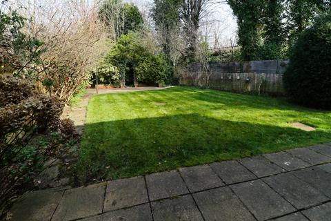 60 Avon Close, Worcester Park, KT4 7AH
