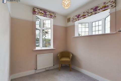 56 Nutfield Road, Coulsdon, CR5 3JN