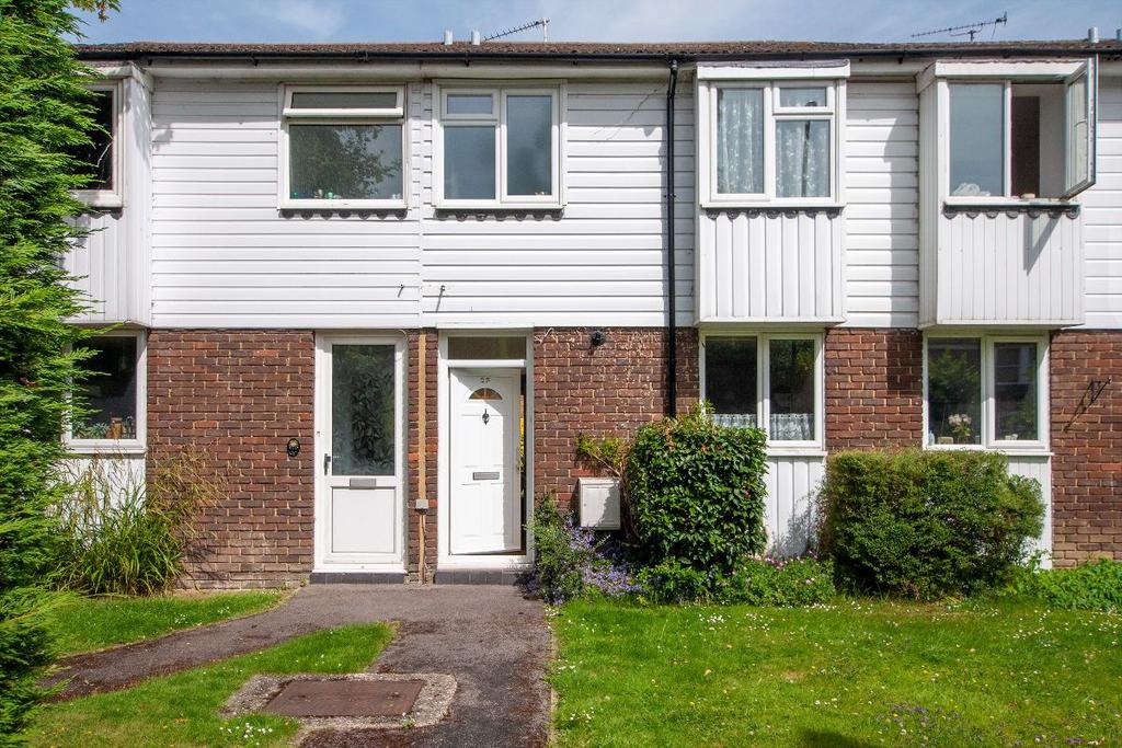 Wimblehurst Road, Horsham RH12 2 bed terraced house £1,325 pcm (£306 pw)