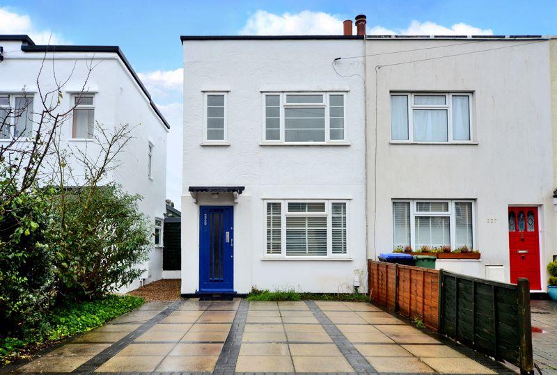 Eastcote Avenue, West Molesey 2 bed end of terrace house for sale £