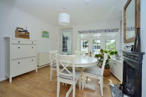 2 bedroom cottage for sale - Hurst Lane, East Molesey