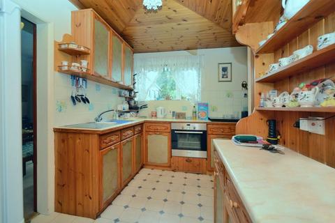 10 Adecroft Way, West Molesey, KT8 1PH