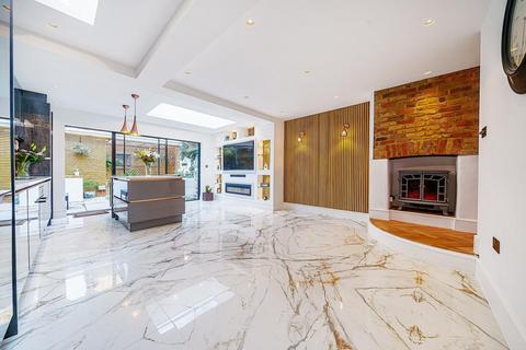 28 Pevensey Road, London, SW17 0HR