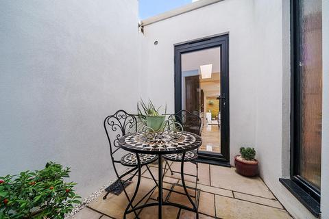 28 Pevensey Road, London, SW17 0HR