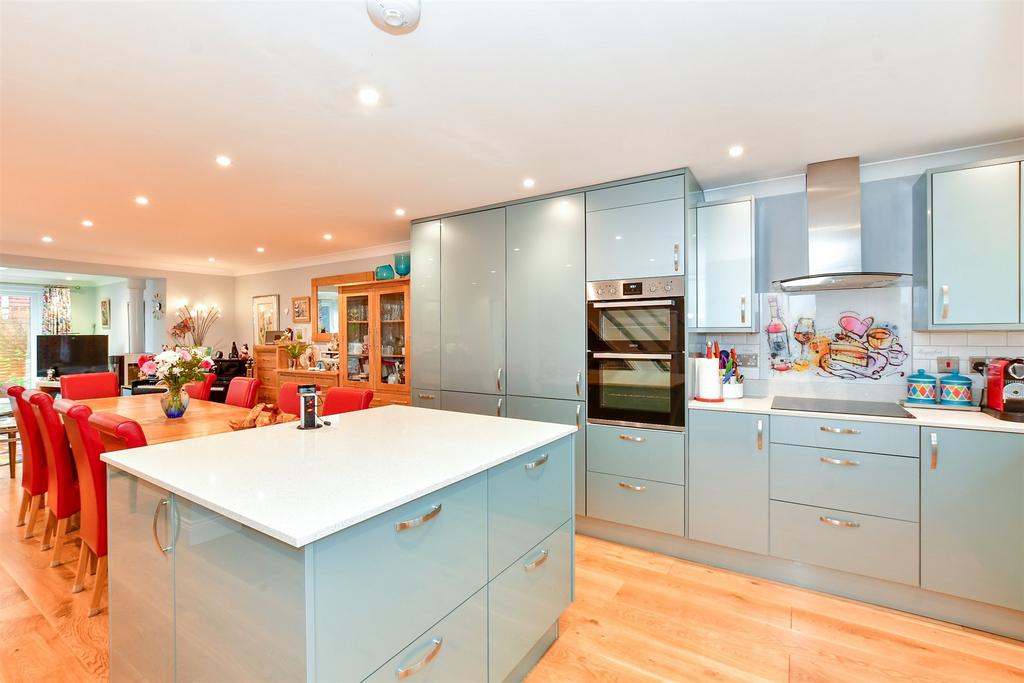 Rogersmead, Tenterden, Kent 4 bed detached house for sale £600,000