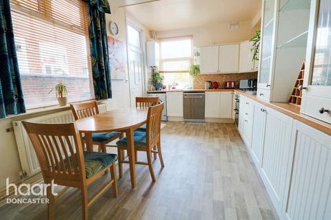 4 bedroom terraced house for sale, Nicholson Road, Hexthorpe, Doncaster