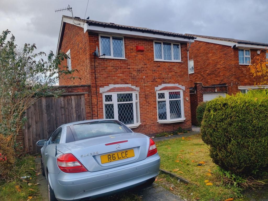 Dalecroft Rise, Bradford, BD15 3 bed detached house for sale £250,000