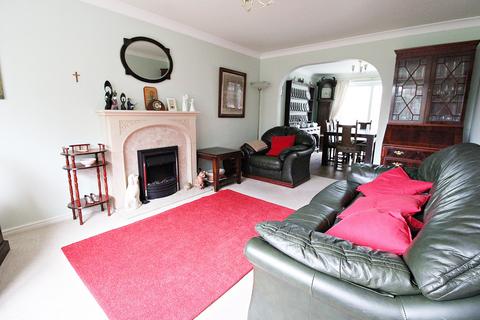 64 Clos Brenin, Brynsadler, Pontyclun, CF72 9GA