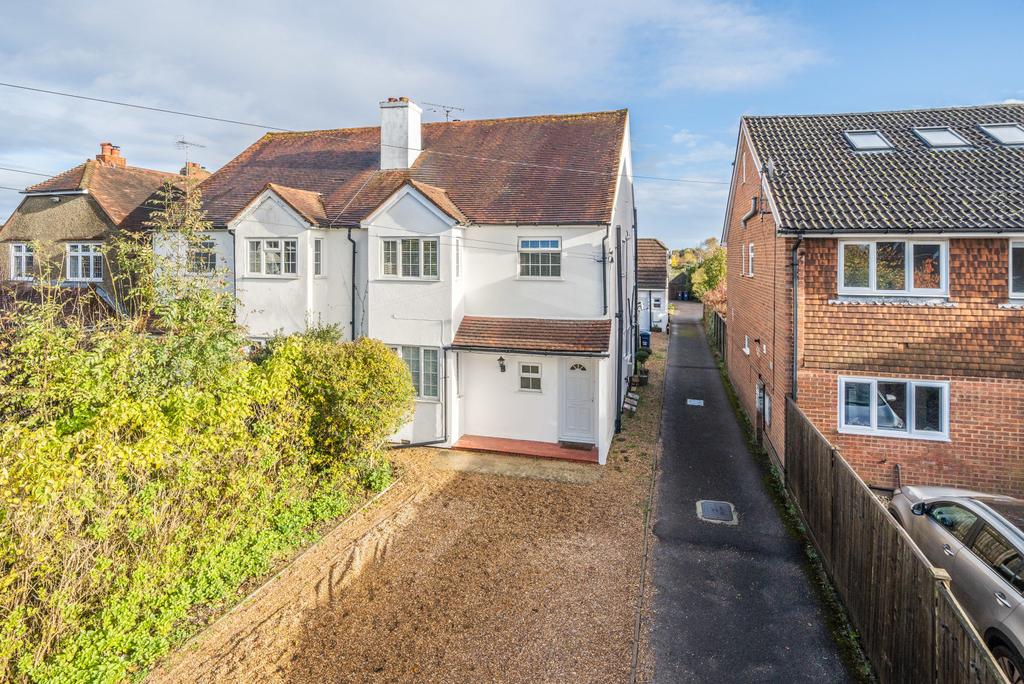 Little Green Lane, Farnham, GU9 2 bed for sale £350,000