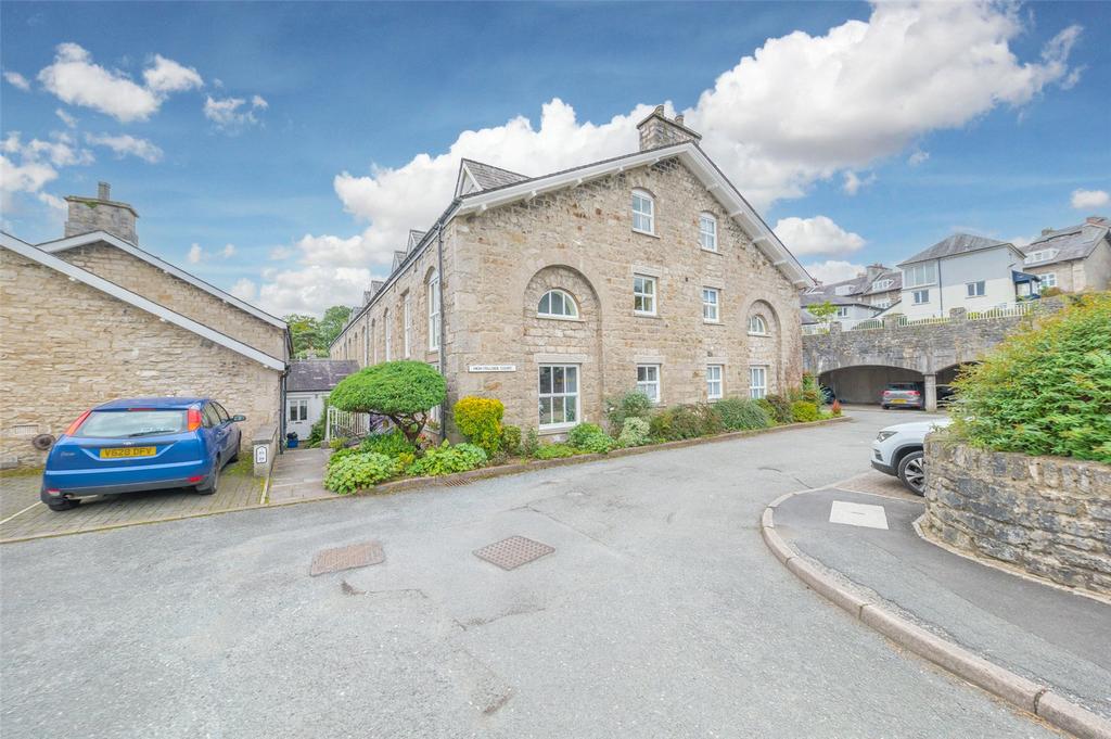 Kendal, Cumbria LA9 2 bed for sale £245,000