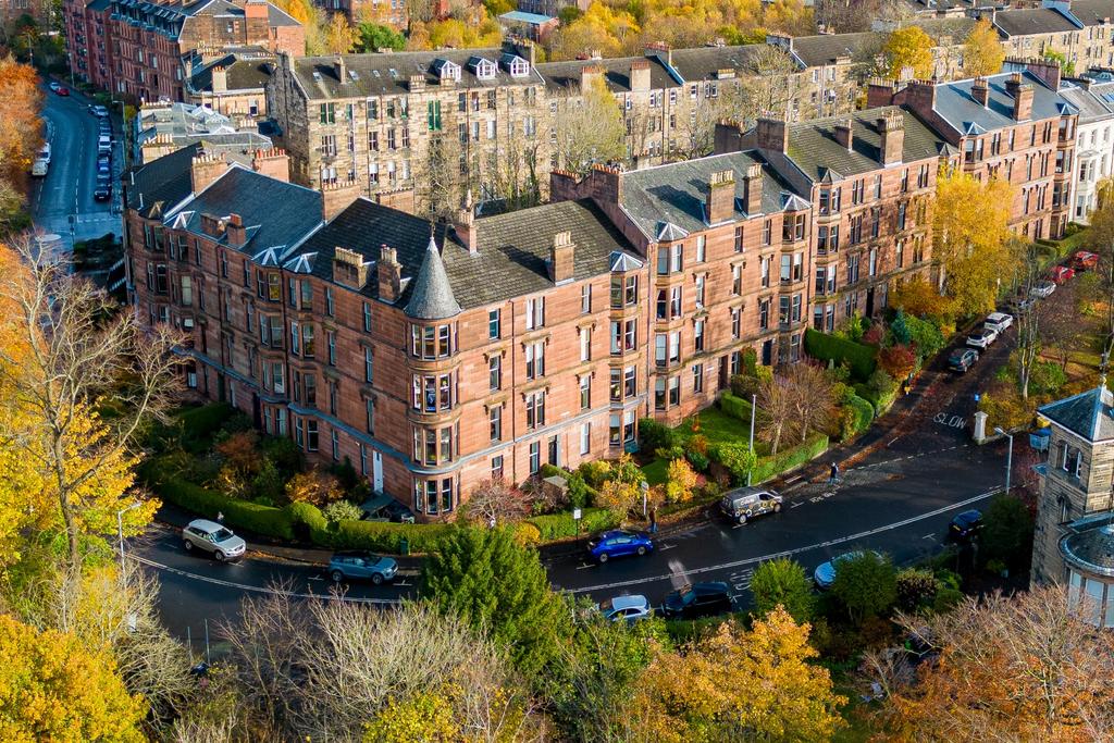 Kelvin Drive, Flat 1/1, North Kelvinside, Glasgow, G20 8QN 3 bed flat