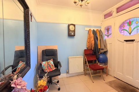 House share to rent, Front Room, North Circular Road, Neasden, NW10