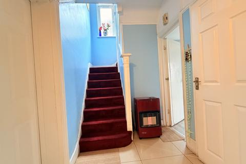 House share to rent, Front Room, North Circular Road, Neasden, NW10