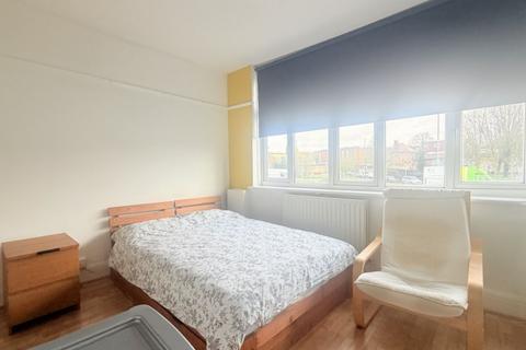 House share to rent, Front Room, North Circular Road, Neasden, NW10