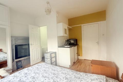 House share to rent, Front Room, North Circular Road, Neasden, NW10