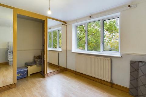 37 The Wheatridge, Abbeydale, Gloucester, GL4 4DQ