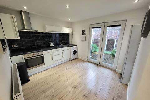 2 bedroom terraced house to rent, Derby Range, Heaton Moor, Stockport, SK4