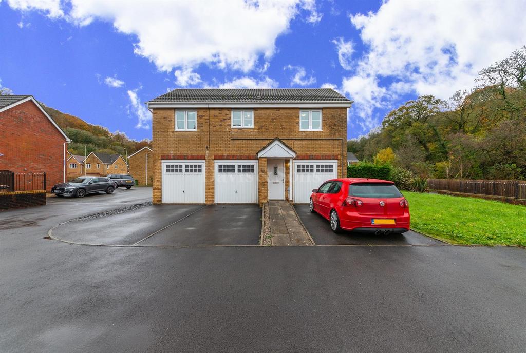 Coed Celynen Drive, Abercarn, Newport. NP11 5AT 1 bed coach house for