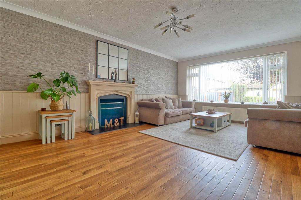 Holland on Sea CO15 4 bed detached house for sale £575,000