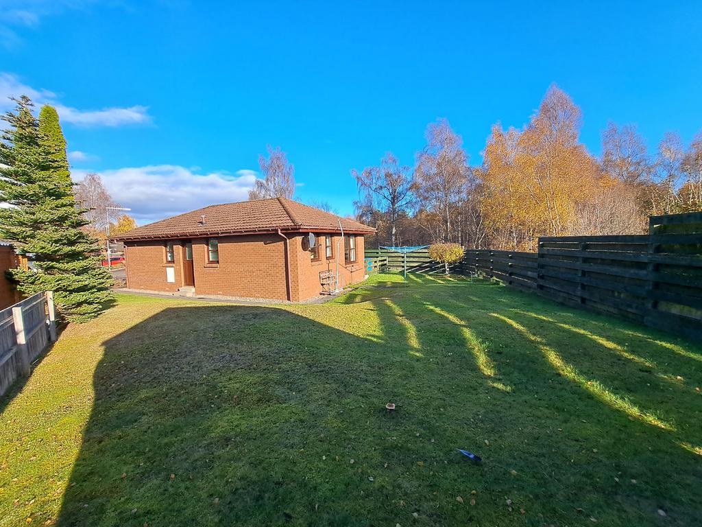 Dalnabay, Silverglades, Aviemore 2 bed detached house for sale £235,000