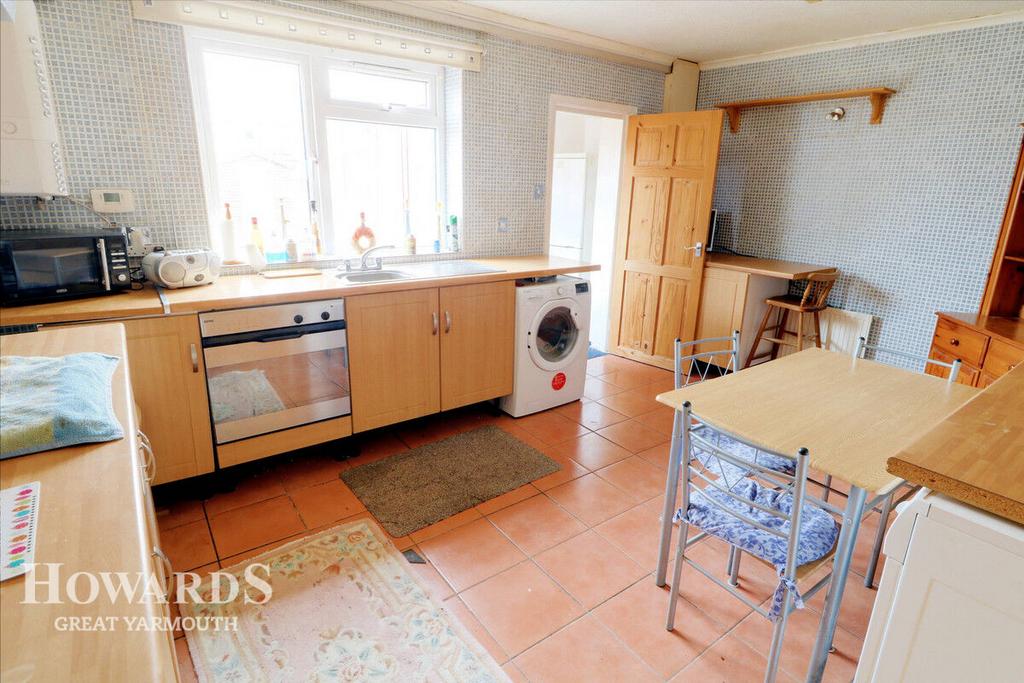 Harbord Crescent, Great Yarmouth 3 bed terraced house for sale £150,000