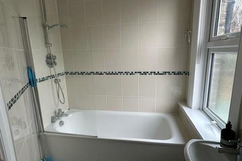 undefined, New River Crescent, Palmers Green, N13