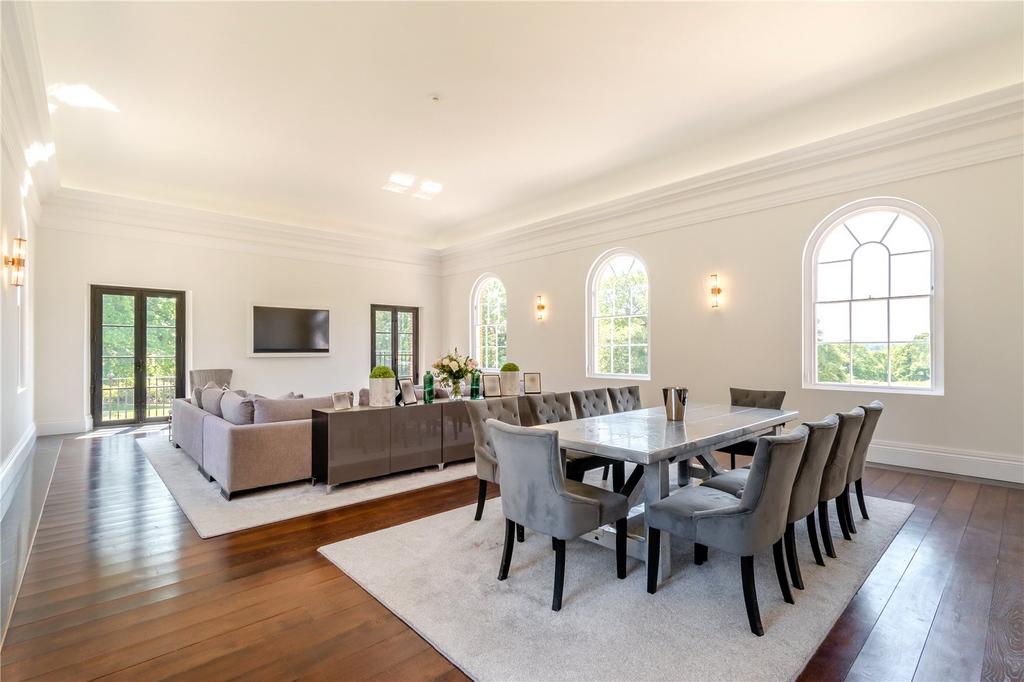 Sitting/Dining Room