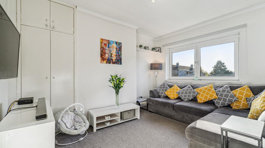 Cherrybank Road, Flat 2/1, Newlands, Glasgow, G43 2PH 2 bed flat for